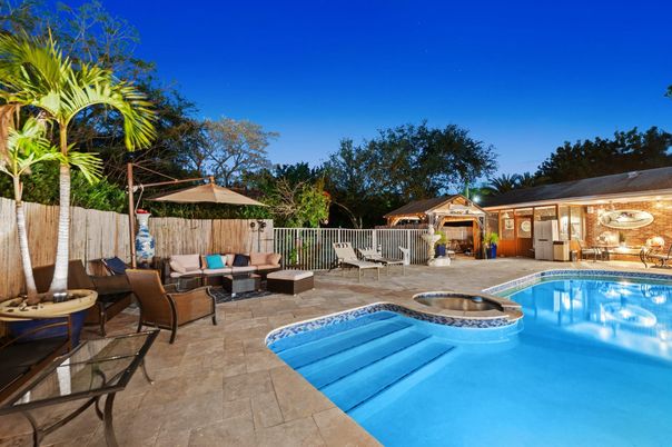 Exterior, Pool