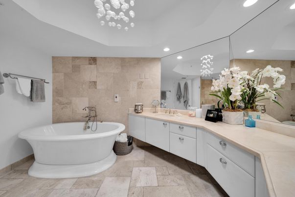 Bathroom, Dual Sink Vanities, Free Standing Baths, Interior, Recessed Lighting