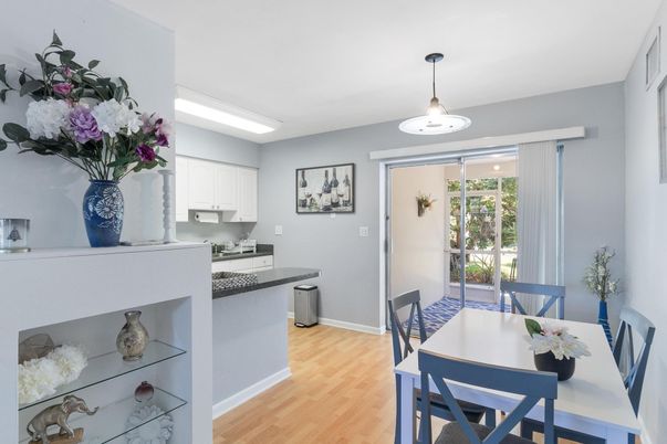 Dining room, Interior, Kitchen, Pendant Lights, Wood Texture Flooring