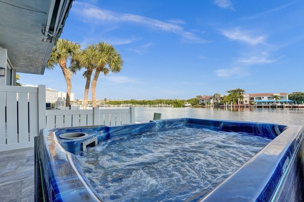 Exterior, Hot Tub, Pool, Water