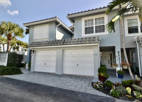 Attached, Exterior, Facade, Mediterranean
