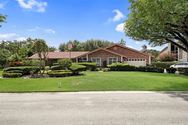 Attached, Exterior, Facade, Brick Facade, Ranch