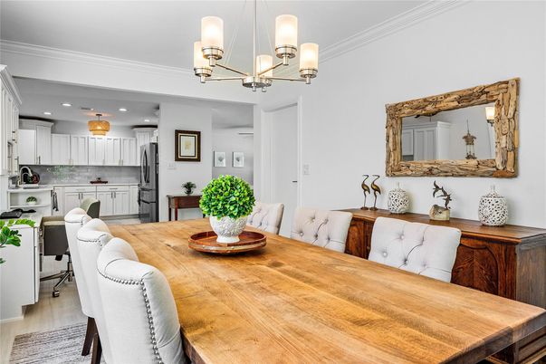 Chandelier, Dining room, Interior, Kitchen, Recessed Lighting, Wood Texture Flooring