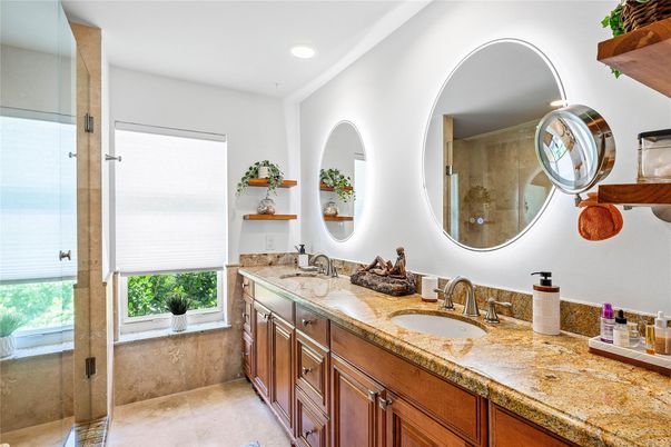 Bathroom, Dual Sink Vanities, Interior, Recessed Lighting