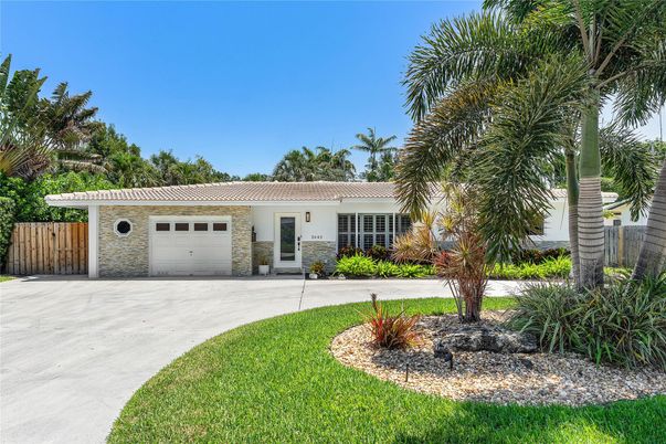 Attached, Exterior, Facade, Ranch