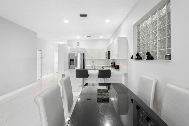 Dining room, Interior, Kitchen, Recessed Lighting, Stainless Steel Appliances
