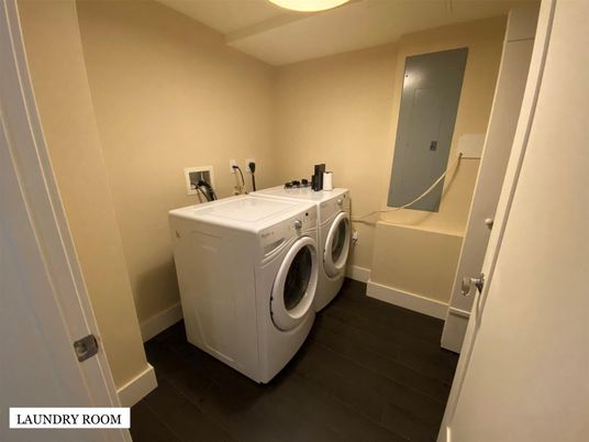 Interior, Washer, Wood Texture Flooring