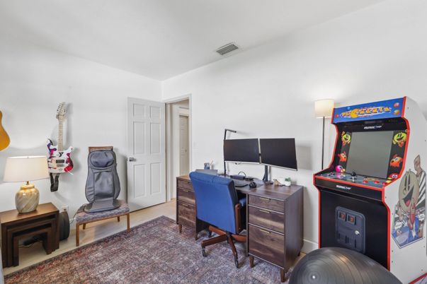 Home Office, Interior