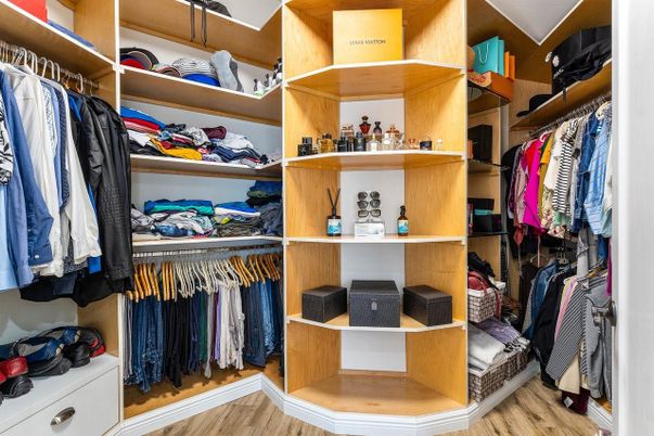 Interior, Walk-in Closets, Wood Texture Flooring