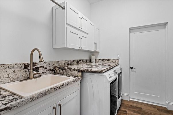 Interior, Washer, Wood Texture Flooring