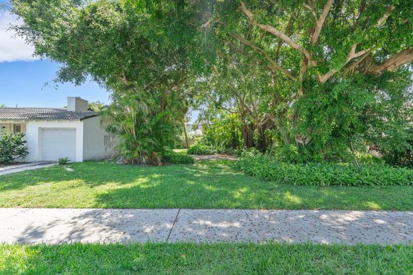Backyard, Detached Garage, Exterior