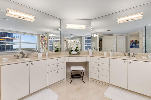 Bathroom, Dual Sink Vanities, Interior