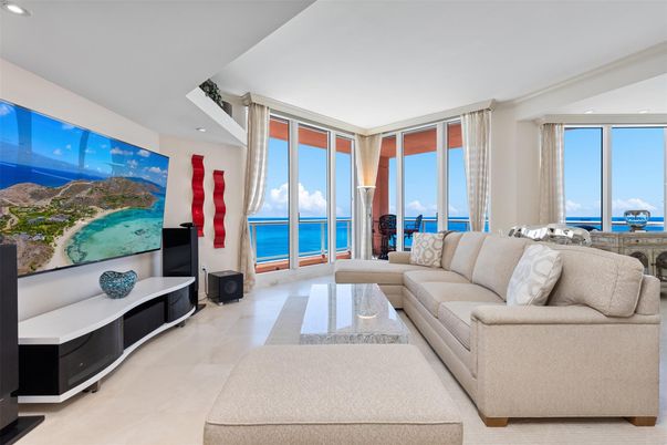Interior, Living room, Recessed Lighting, Water