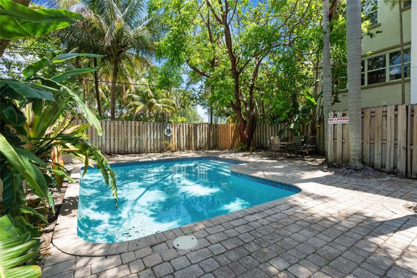 Exterior, Pool