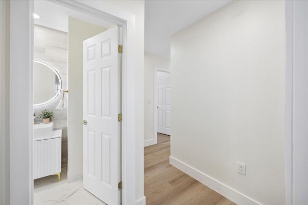 Interior, Recessed Lighting, Wood Texture Flooring