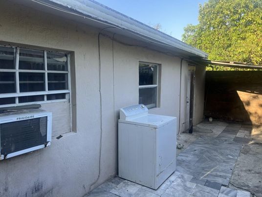 Exterior, Washer