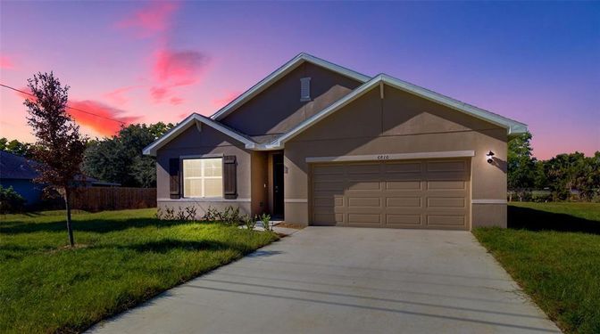 Attached, Exterior, Facade, American Craftsman