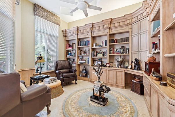 Home Office, Interior
