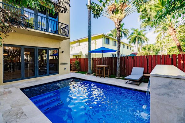 Exterior, Pool