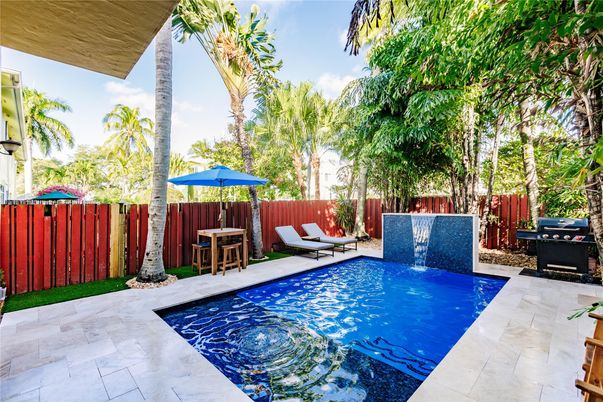 Exterior, Pool