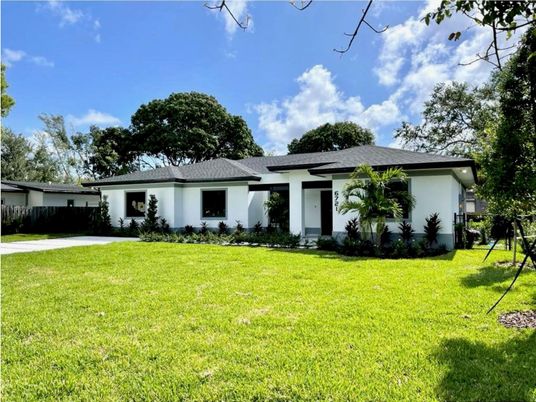 Backyard, Exterior, Facade, Ranch