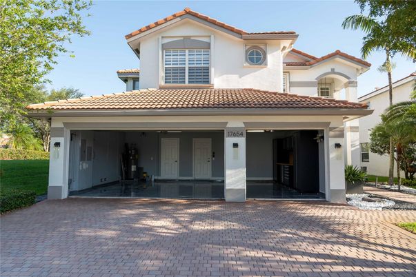 Attached, Exterior, Facade, Spanish Mediterranean