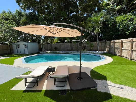 Exterior, Pool