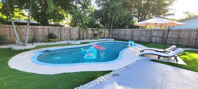 Exterior, Pool