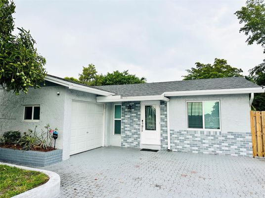 Attached, Exterior, Facade, Ranch