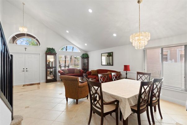 Chandelier, Dining room, Interior, Living room, Pendant Lights, Recessed Lighting