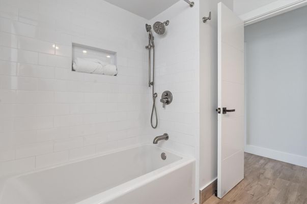 Interior, Recessed Lighting, Washer, Wood Texture Flooring