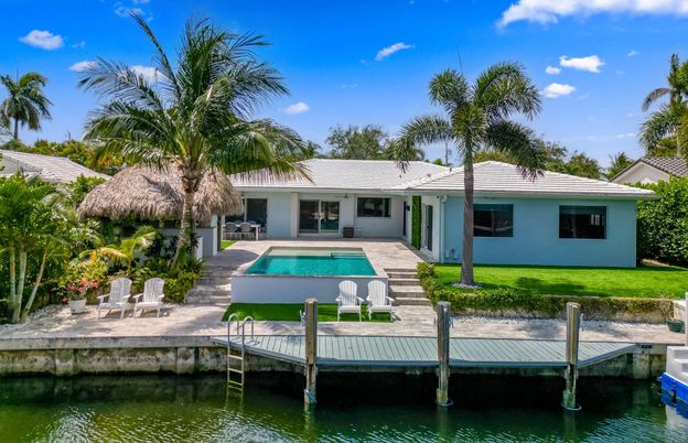 Exterior, Pool, Water