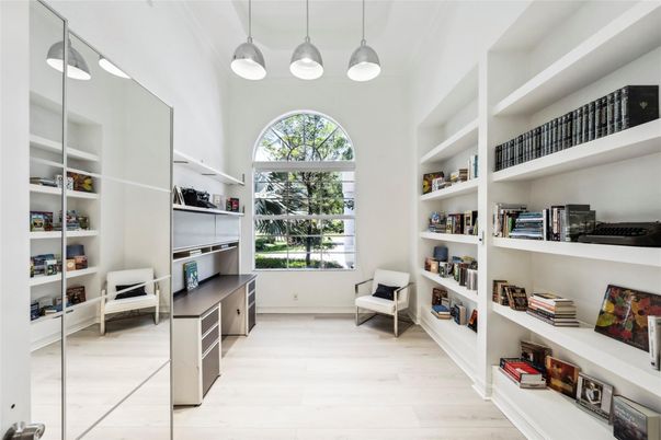 Interior, Pendant Lights, Wood Texture Flooring