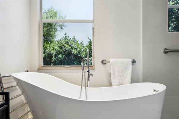 Bathroom, Free Standing Baths, Interior