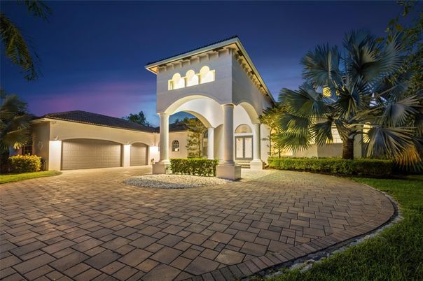 Attached, Exterior, Facade, Spanish Mediterranean