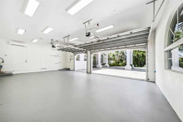 Garage, Interior
