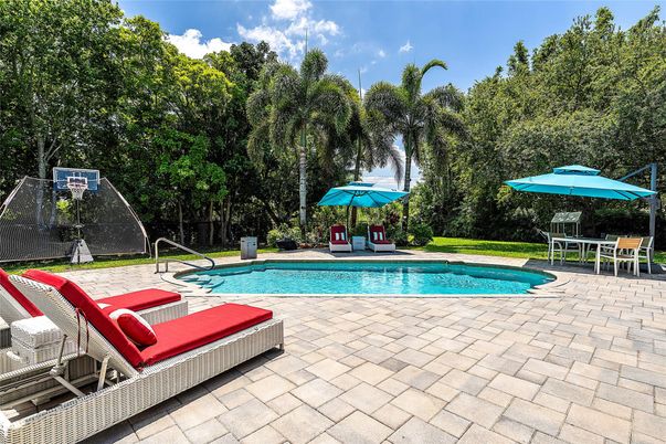 Exterior, Pool