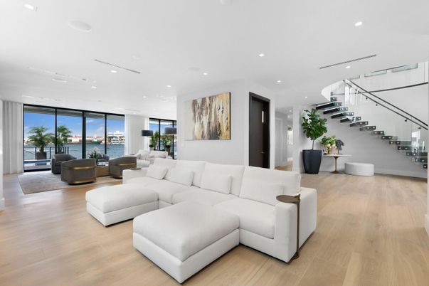 Interior, Living room, Recessed Lighting, Water, Wood Texture Flooring