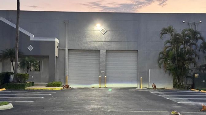 Exterior, Facade, Modern