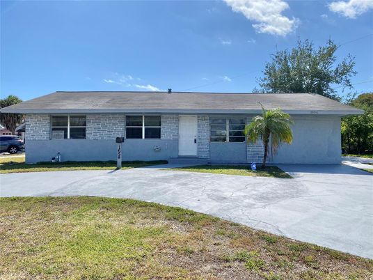Backyard, Exterior, Facade, Ranch