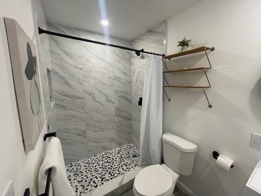 Bathroom, Interior, Marble Walls, Recessed Lighting