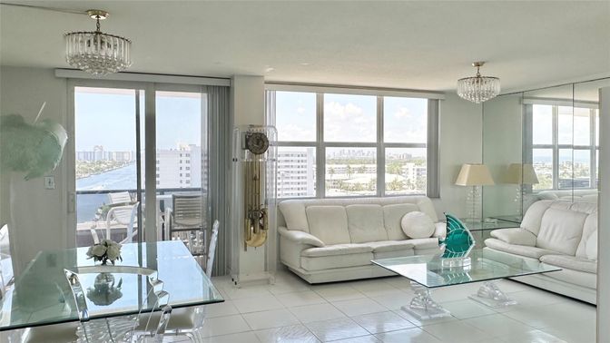 Chandelier, Dining room, Interior, Living room, Water