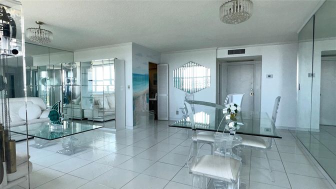Dining room, Interior