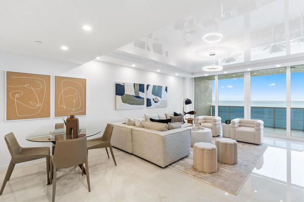 Dining room, Interior, Living room, Pendant Lights, Recessed Lighting, Water