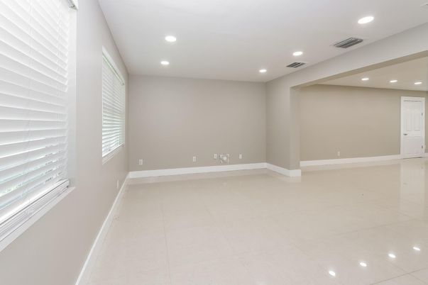 Empty room, Interior, Recessed Lighting