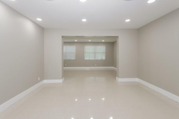 Empty room, Interior, Recessed Lighting