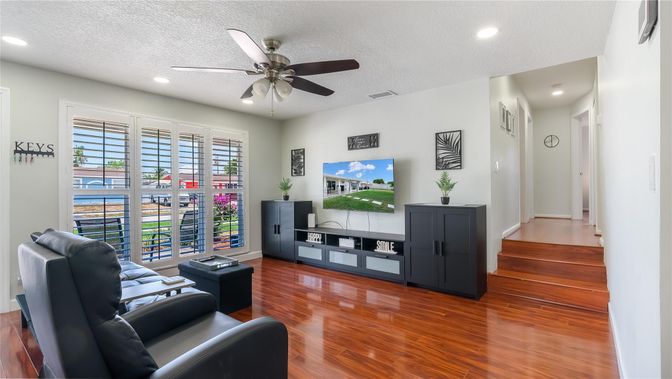 Interior, Recessed Lighting, Wood Texture Flooring