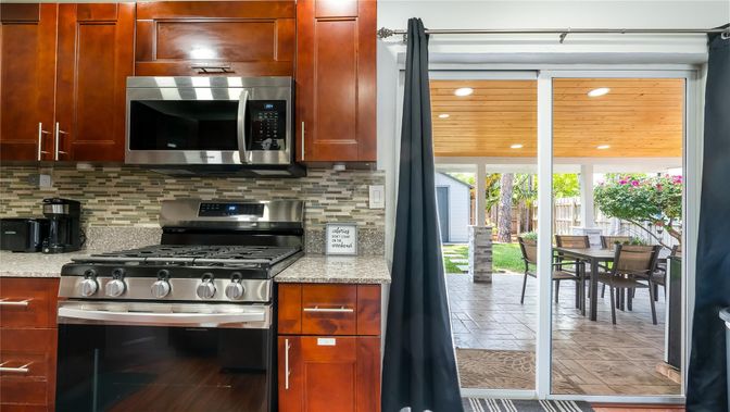 Dining room, Interior, Kitchen, Recessed Lighting, Stainless Steel Appliances, Wooden Ceilings