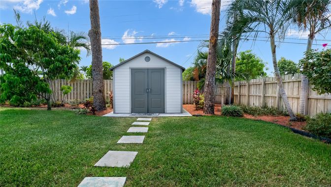 Backyard, Exterior