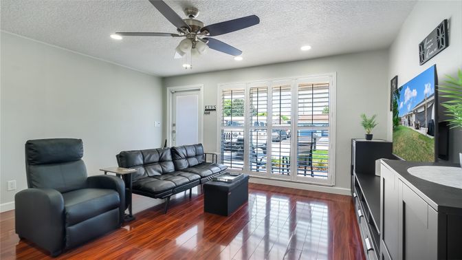Interior, Recessed Lighting, Wood Texture Flooring